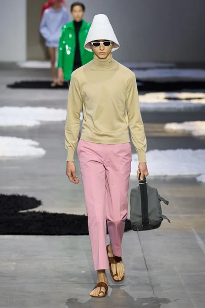 Look 30
